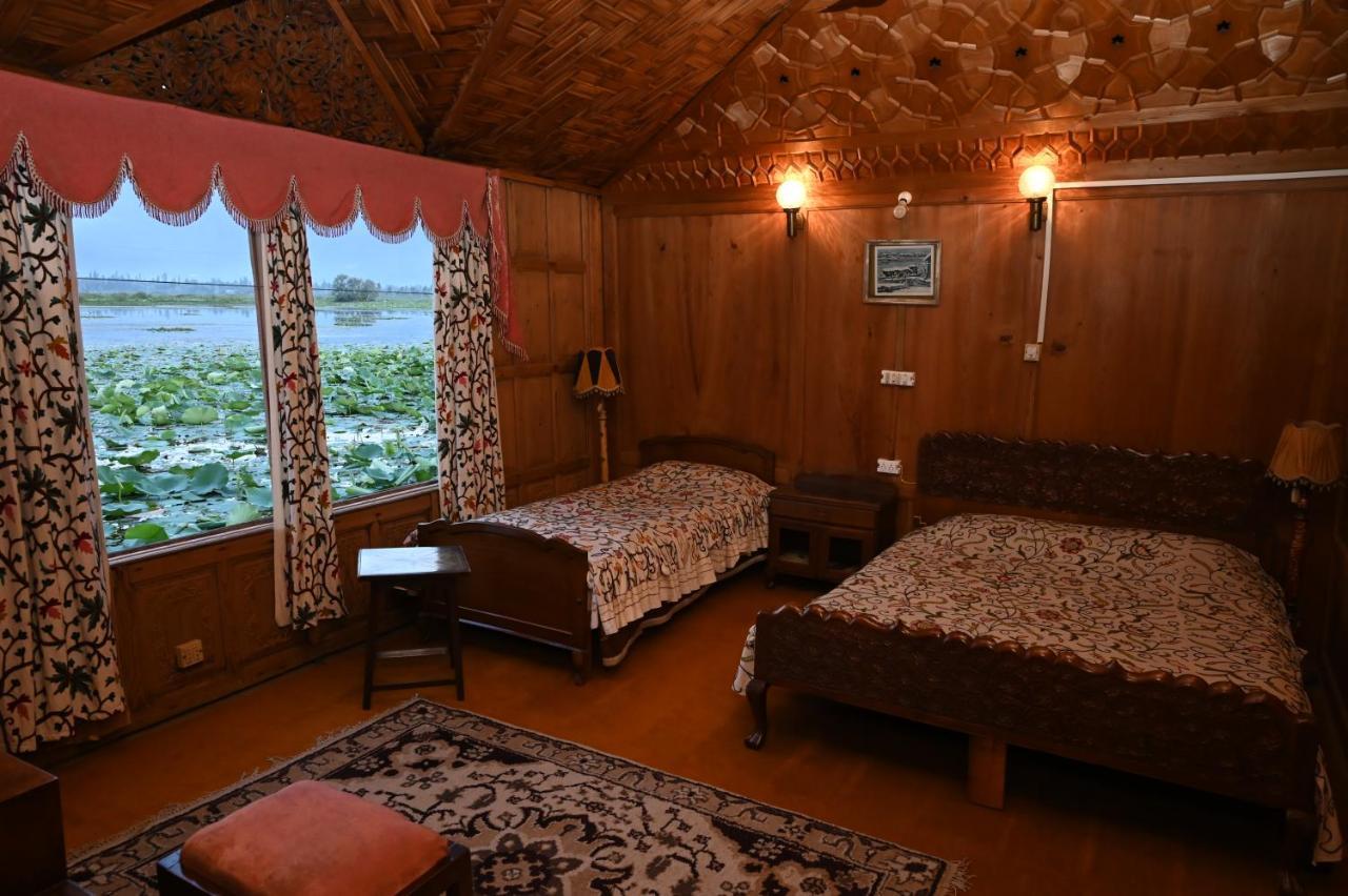 Kings Houseboats Hotel Srinagar  Exterior photo