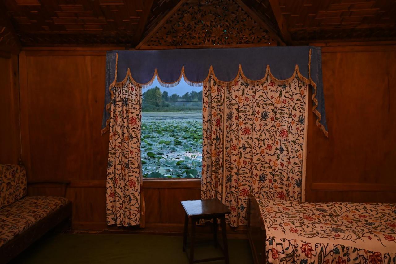Kings Houseboats Hotel Srinagar  Exterior photo