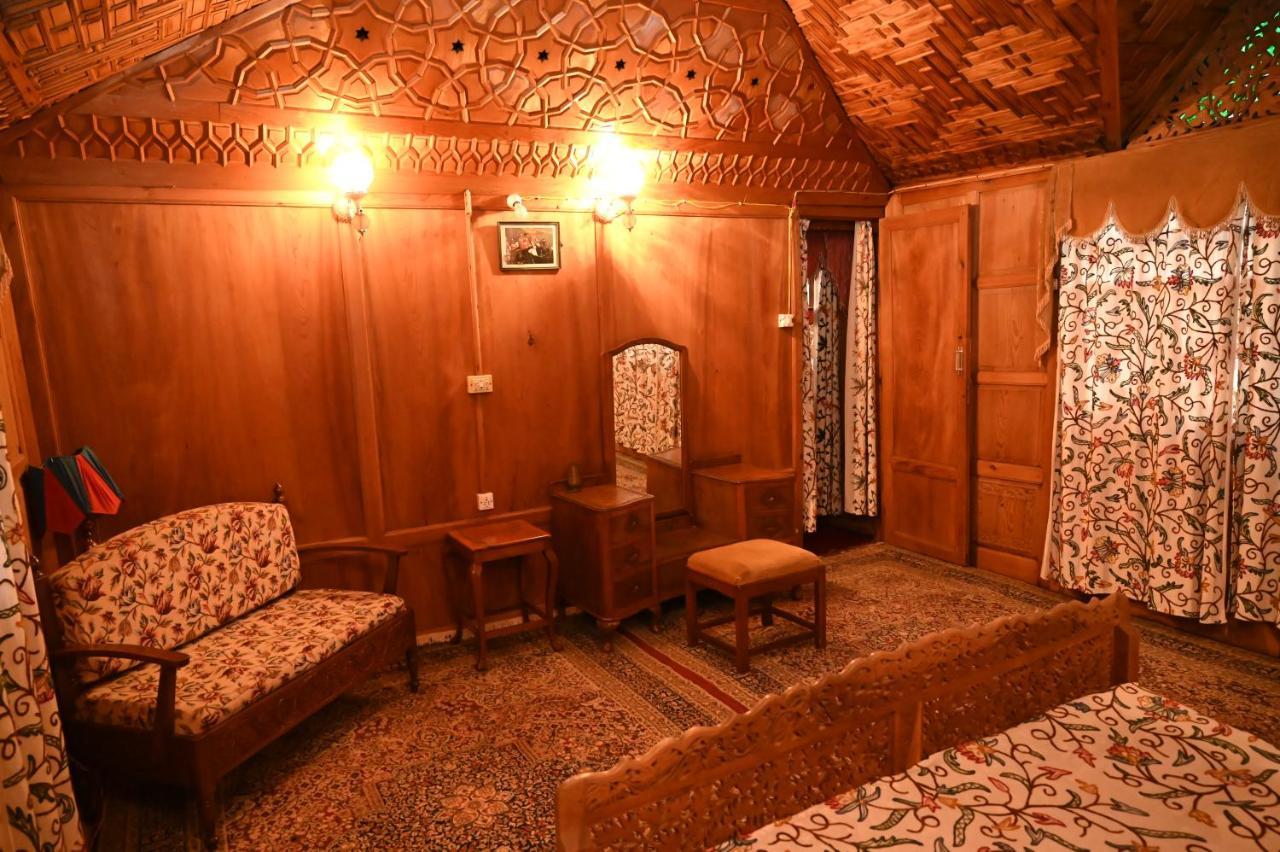 Kings Houseboats Hotel Srinagar  Exterior photo
