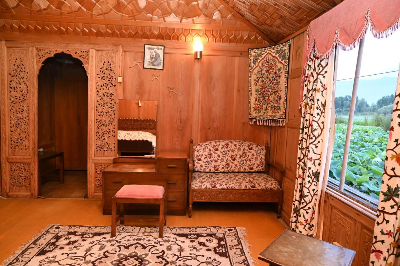 Kings Houseboats Hotel Srinagar  Exterior photo