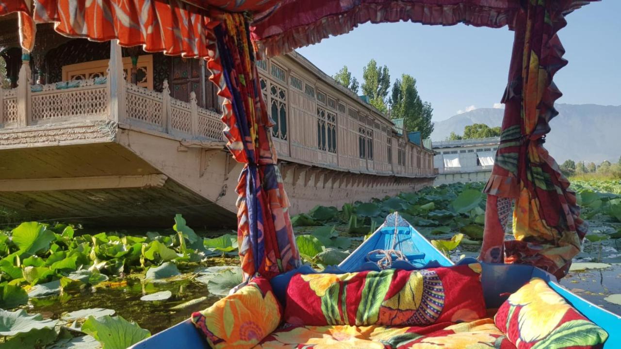 Kings Houseboats Hotel Srinagar  Exterior photo