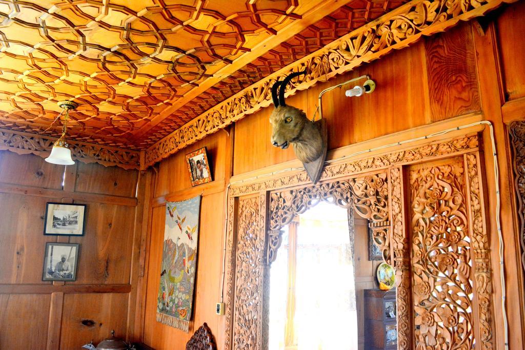 Kings Houseboats Hotel Srinagar  Exterior photo