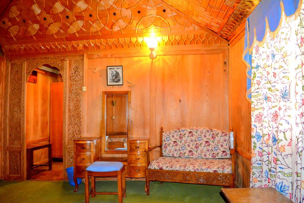 Kings Houseboats Hotel Srinagar  Room photo