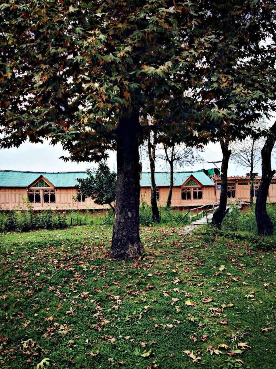Kings Houseboats Hotel Srinagar  Exterior photo